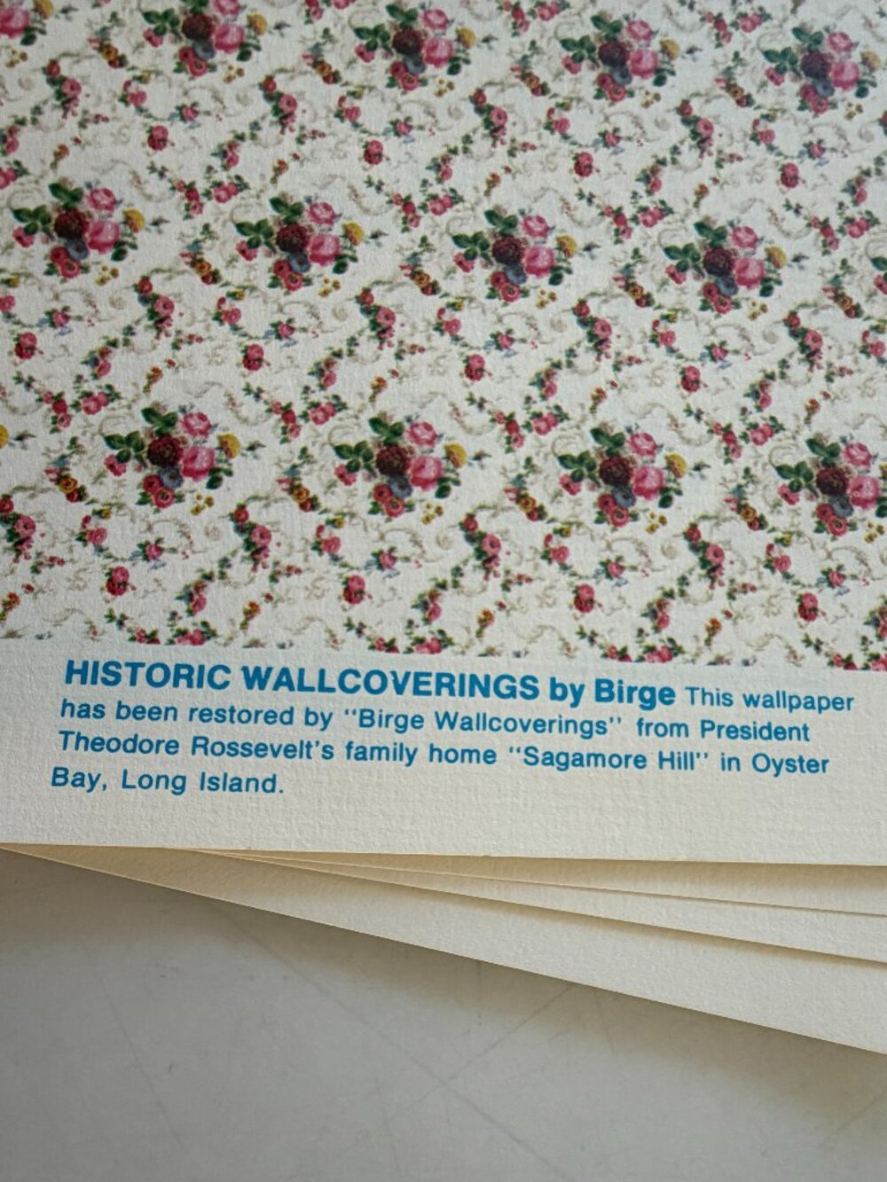 Dollhouse Wallpaper vintage 1:12, Mini Roosevelt Rose, 5 1/2 sheets